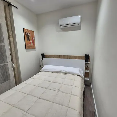 Apartament Escola *